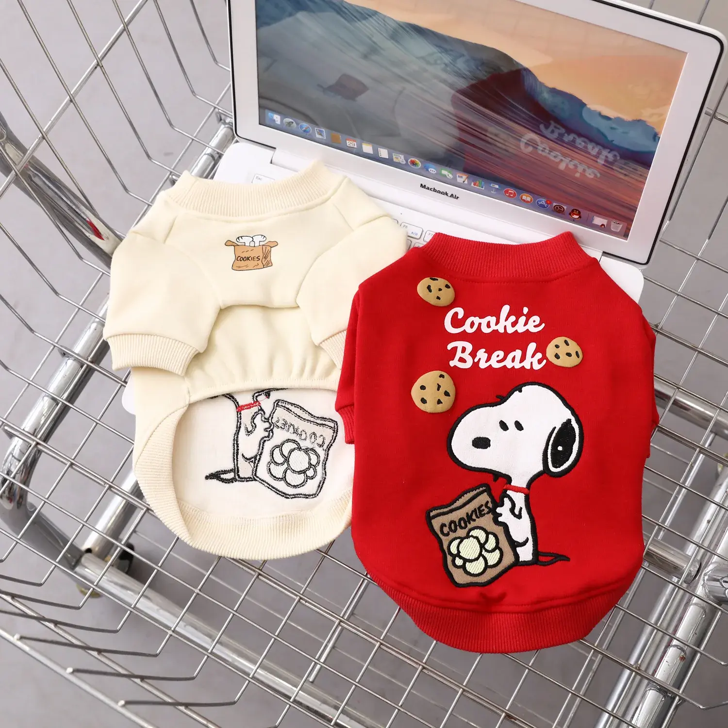 Snoopy cartoon cute Pet Dog Coat Clothes Autumn and Winter Warm Sweater Cartoon Pet Dog Clothes