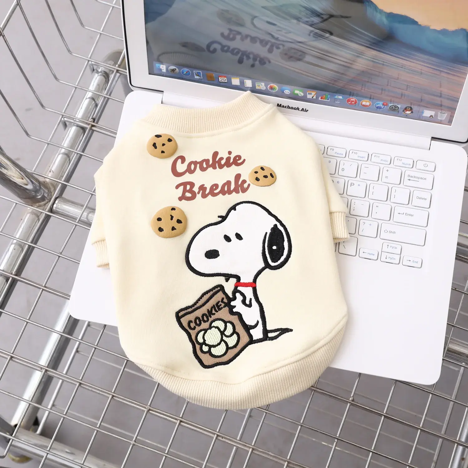 Snoopy cartoon cute Pet Dog Coat Clothes Autumn and Winter Warm Sweater Cartoon Pet Dog Clothes