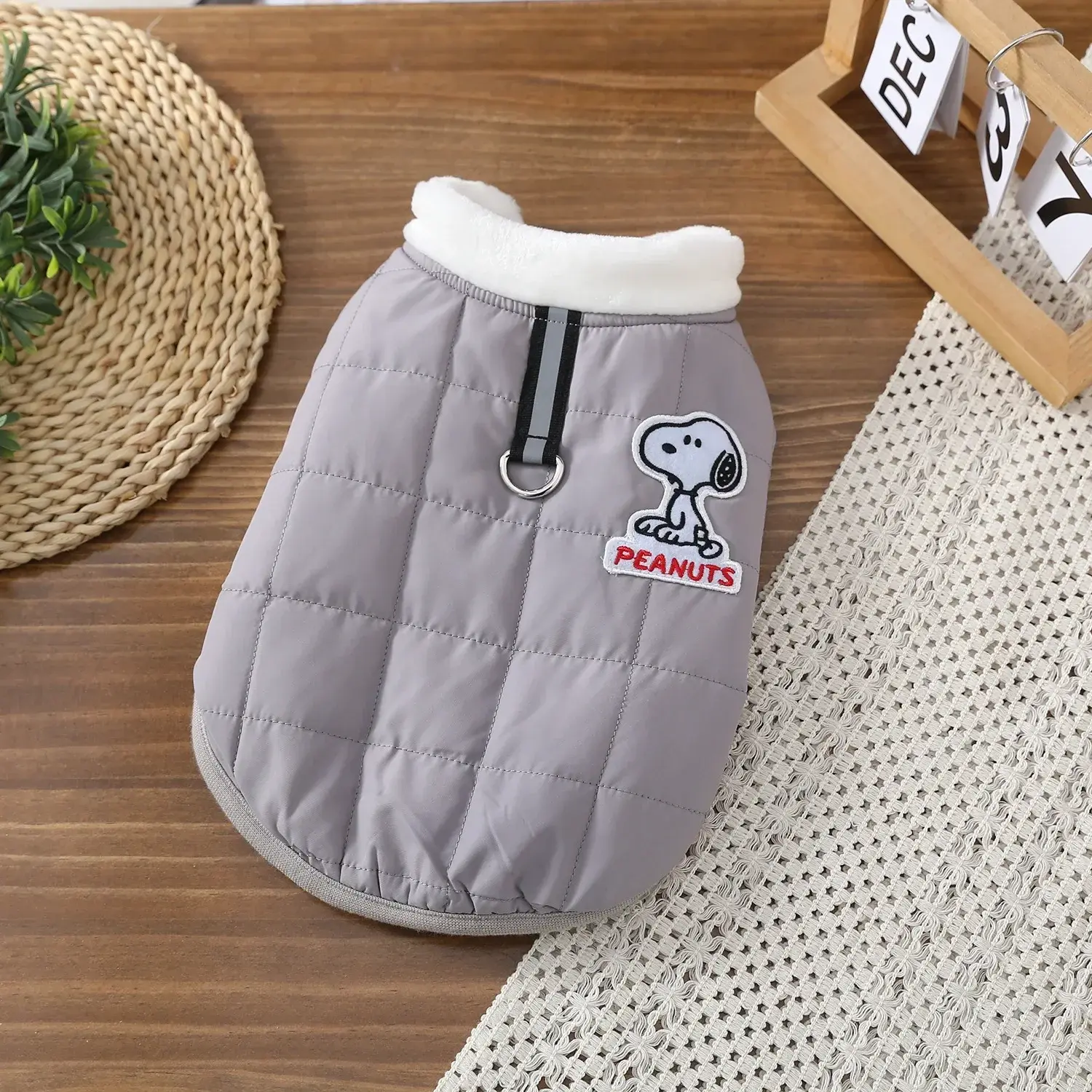 Snoopy pet clothes coat dog clothes three-dimensional velvet cartoon cotton-padded jacket vest pet dog warm autumn and winter