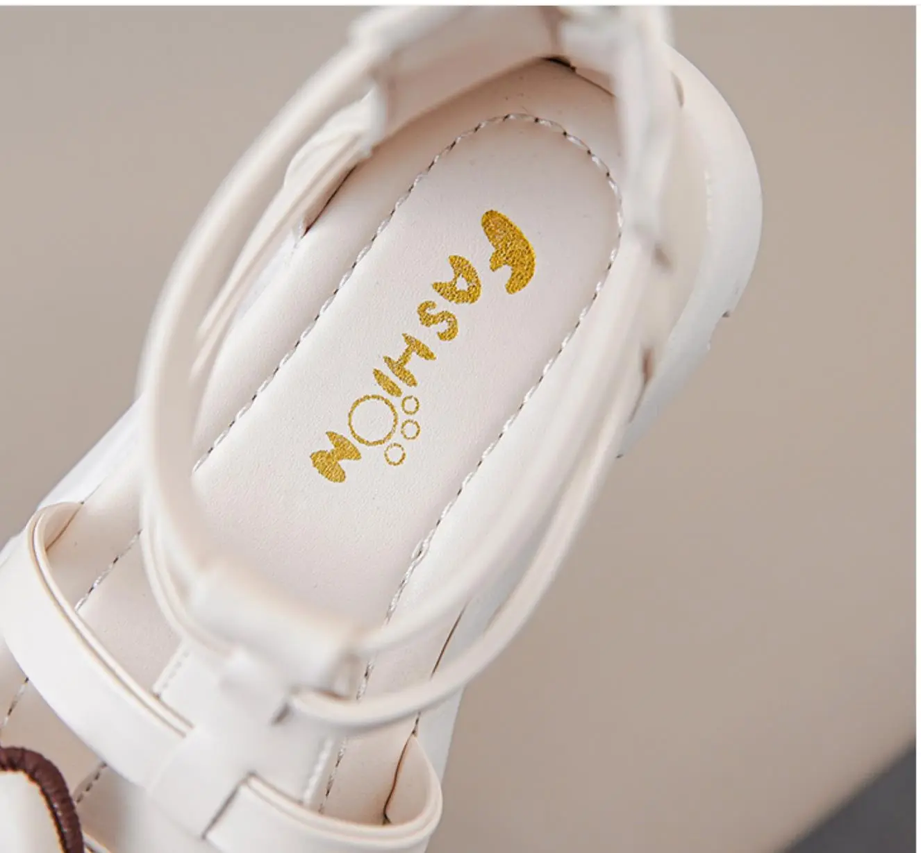 Sanrio hello kitty childrens girls sandals summer 2024 new fashion soft soled peep toe princess shoes girls student slipper sh