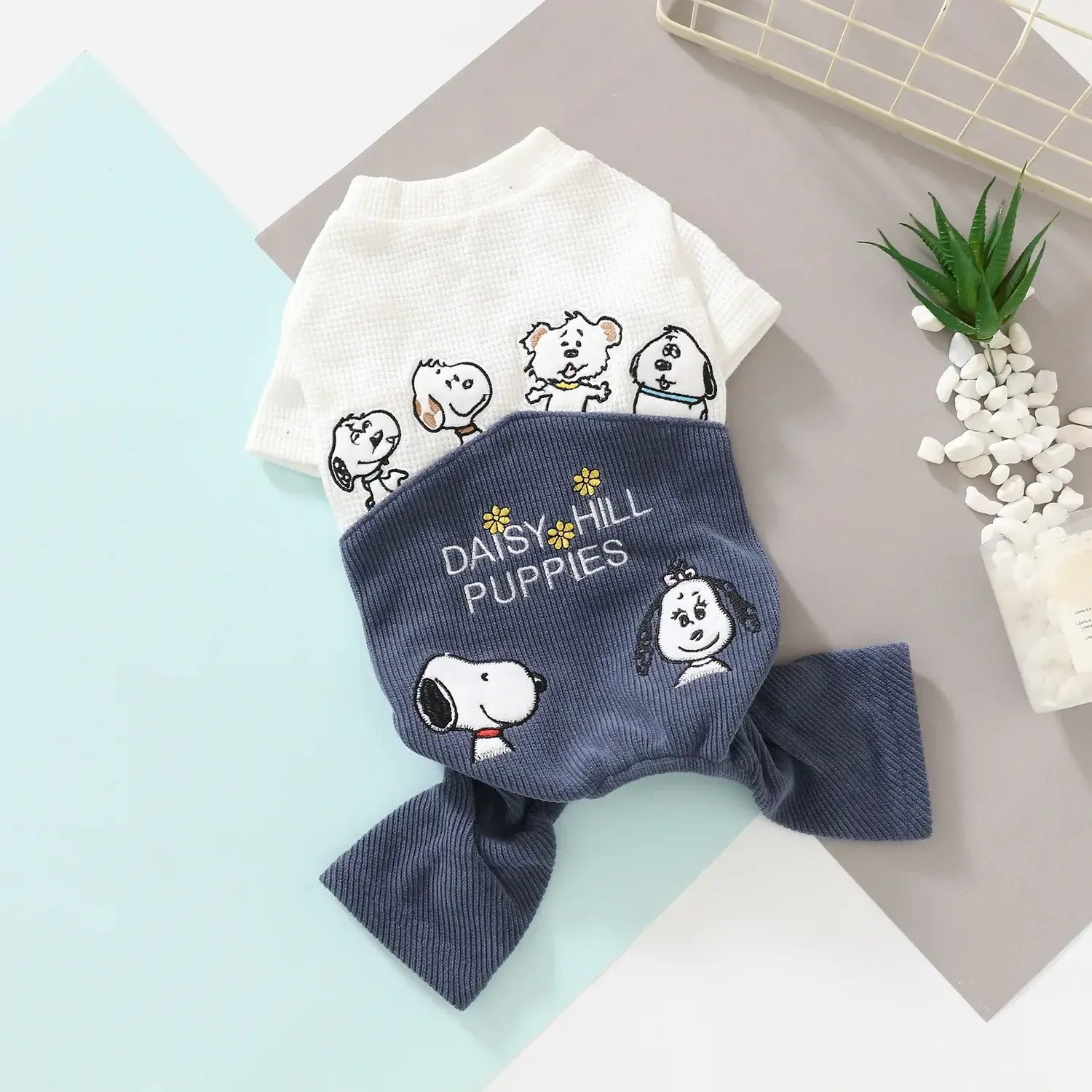 Snoopy Spring and Autumn Dog Jacket New Cute Pet Patchwork Warm and Breathable Dog Four-legged Clothes coat Cartoon Pet Clothes