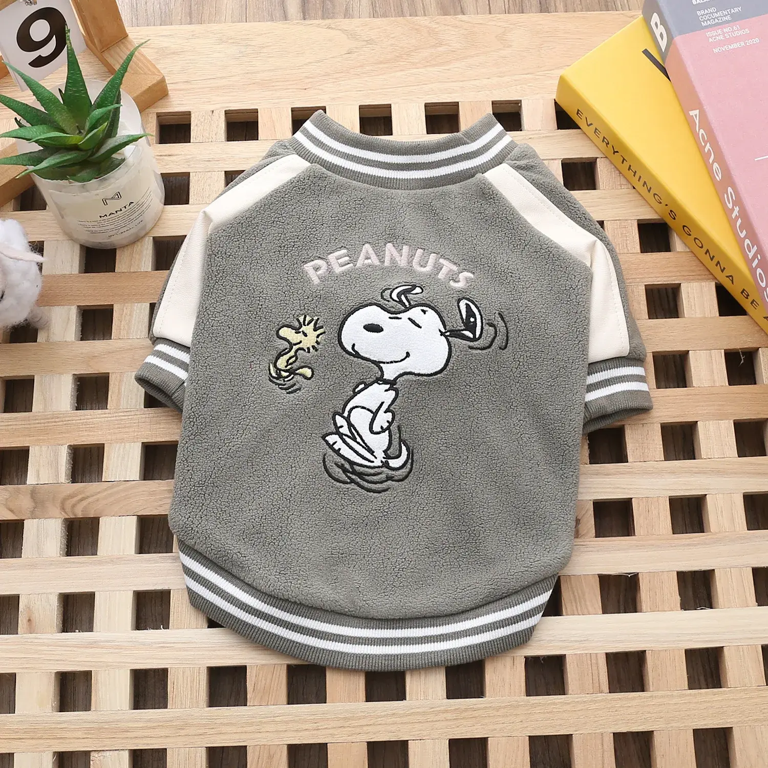 Snoopy's New dog Autumn and winter Four-legged clothes Baseball coat Warm  pet dog Jacket Pet Dog Clothes