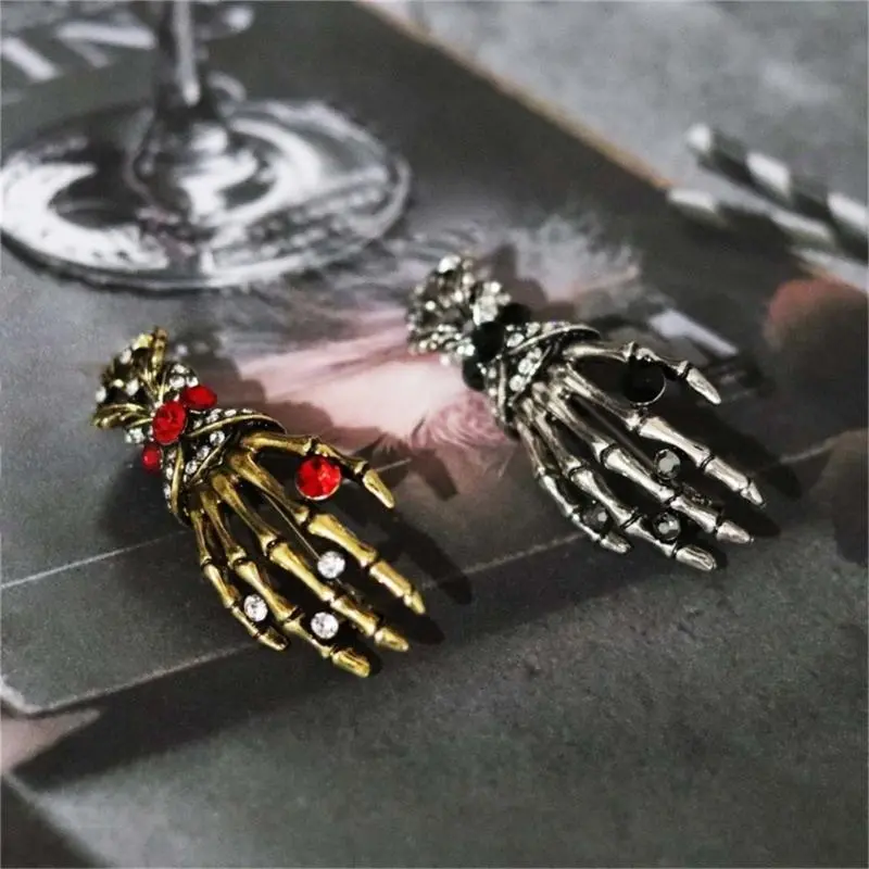 652F Punk Rhinestones Skull Hand Brooch Pin Crystal Metal Lapel Pin Halloween Costume Badge Jewelry Accessories for Women Men