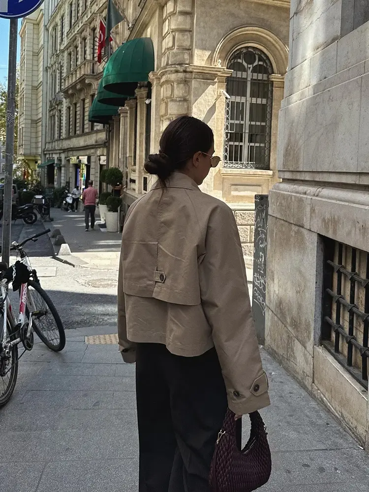  Women's British style double-breasted long-sleeved jacket autumn and winter new trench coat style suit collar short jacket
