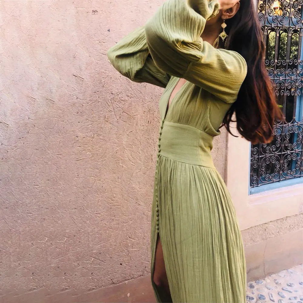 Women's clothing European and American 2025 new style French retro V-neck waistband pleated slit temperament long sleeved dress