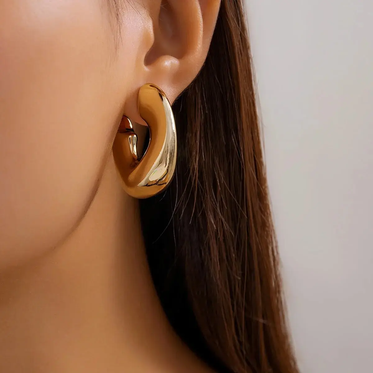 Fashion Simple Irregular C Shaped Hoop Earrings For Women Punk Y2K Geometric Huggies Earring Glossy Jewelry Party Gift