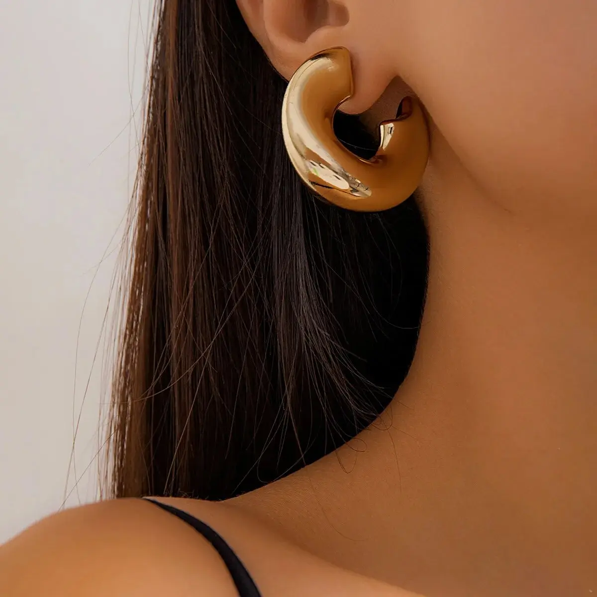 Fashion Simple Irregular C Shaped Hoop Earrings For Women Punk Y2K Geometric Huggies Earring Glossy Jewelry Party Gift