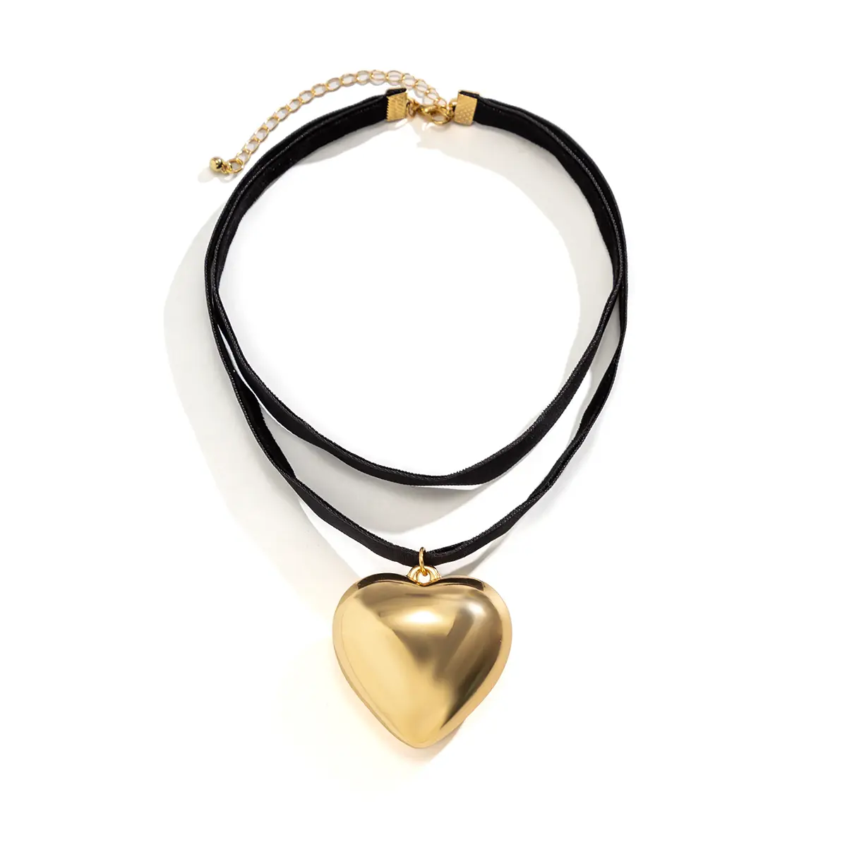 Exaggerated Oversized Love Heart Pendant Short Choker Necklace for Women Multilayer Goth Black Velvet Clavicle Chain Wed Jewelry
