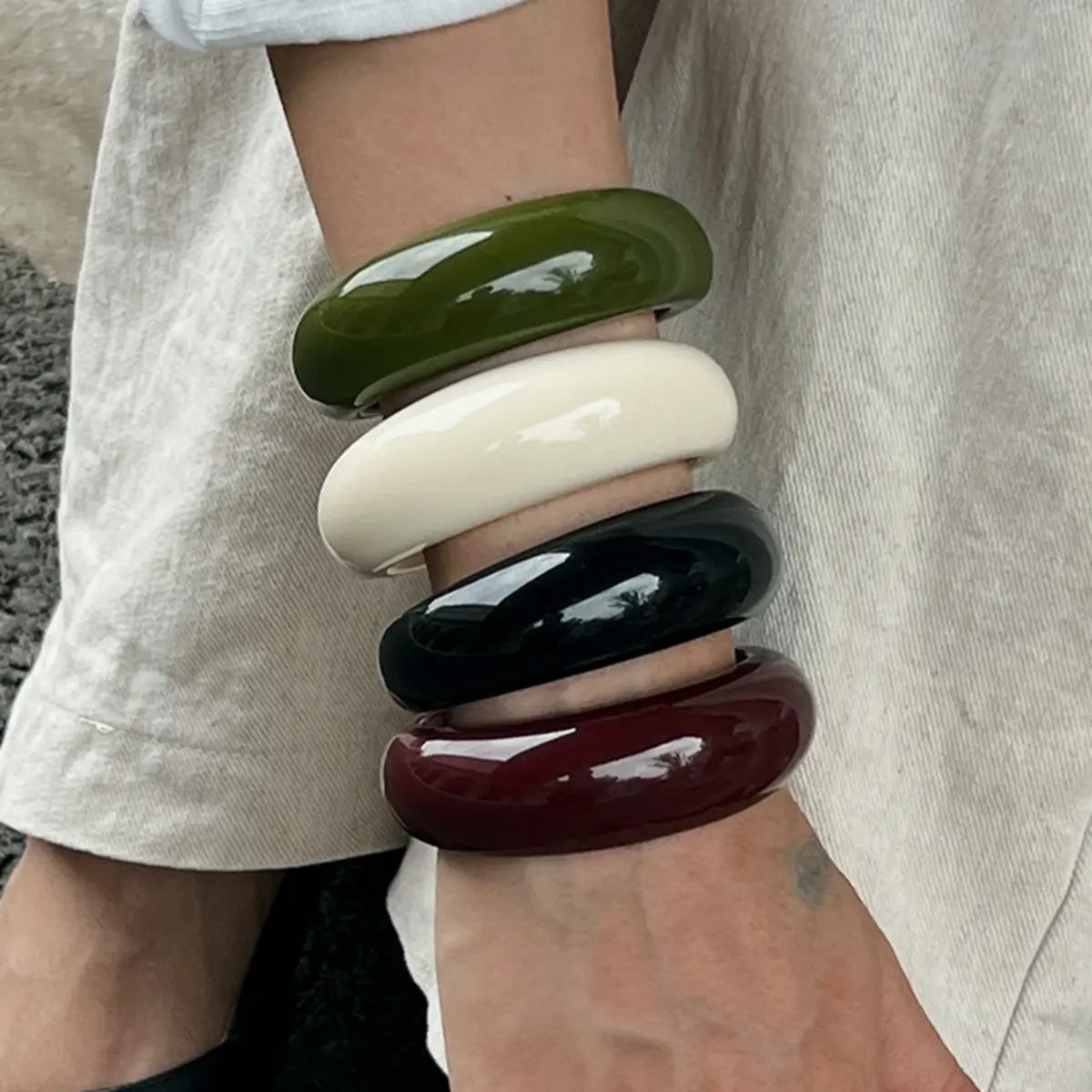 324