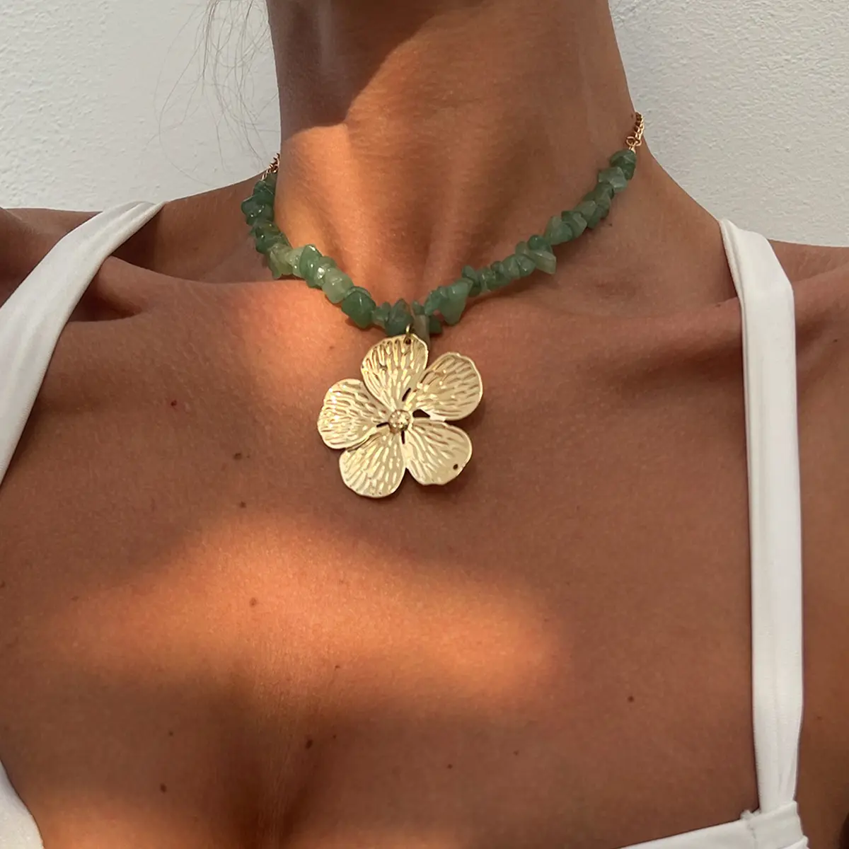 Ingemark Bohemian Crushed Stones Chain Big Flower Pendant Necklace Women Exquisite Trendy Summer Beach Club Party Jewelry Gifts