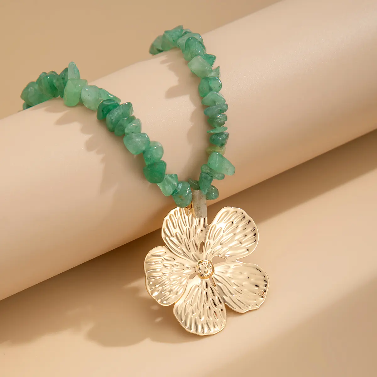 Ingemark Bohemian Crushed Stones Chain Big Flower Pendant Necklace Women Exquisite Trendy Summer Beach Club Party Jewelry Gifts