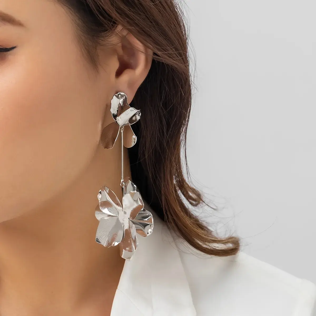Vintage Geometric Flower Petal Pendant Drop Earrings for Women Fashion Statement Gold-Color Hanging Earrings Party Jewelry Gifts