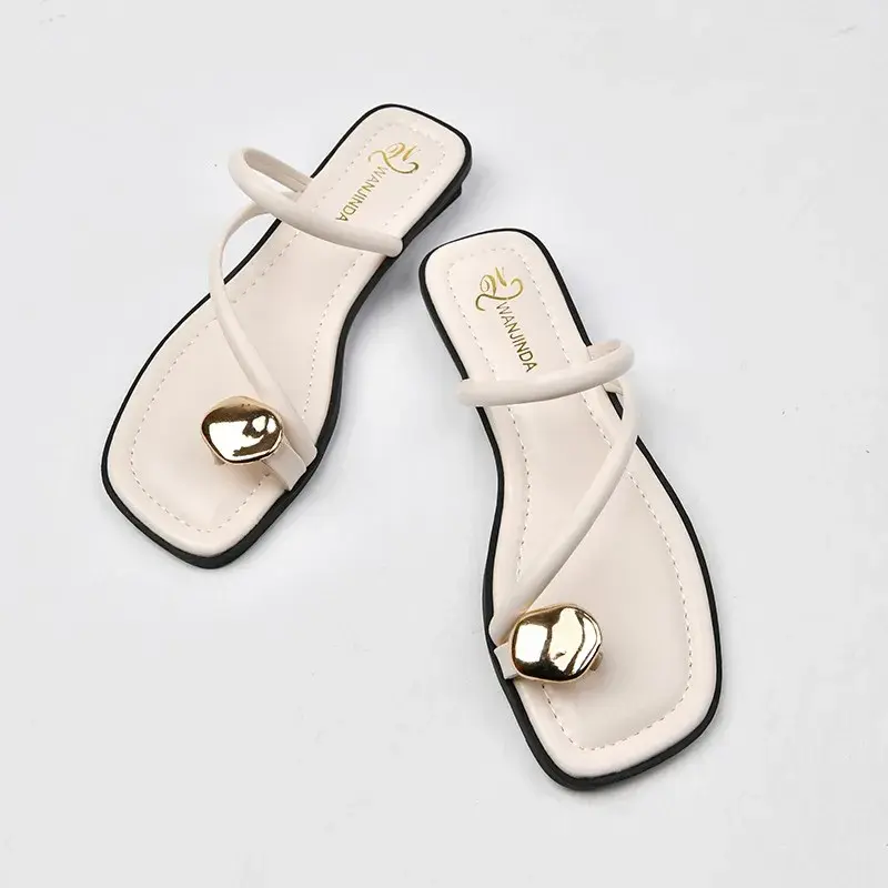 Lovely Women Summer Slippers Ladies Sandals Metal Decor Thong Flip Flop Low Heel Shoes Woman Outdoor Sweet Sandals Female