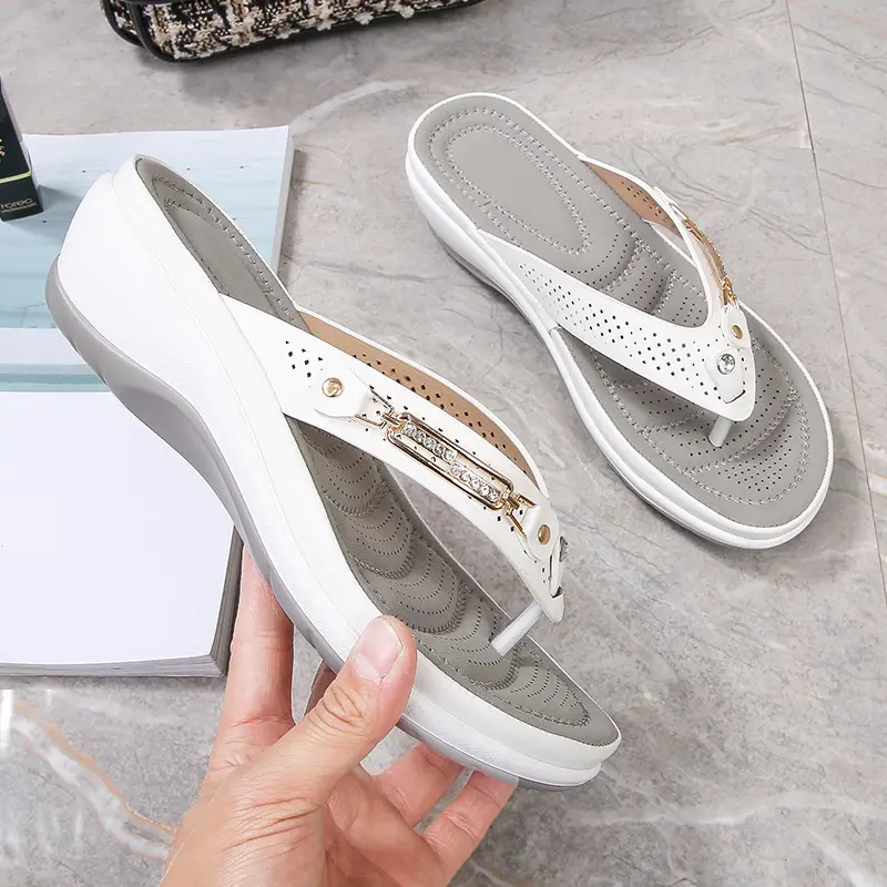2023 Women's Slippers Summer New Fashion Metal Button Slides Shoes Wedge Beach Sandals Women Outside Platform Leisure Flip Flops