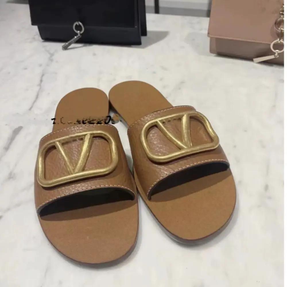 2025 new fashionable women's slippers flip flops versatile flat sandals women's shoes travel and vacation shoes