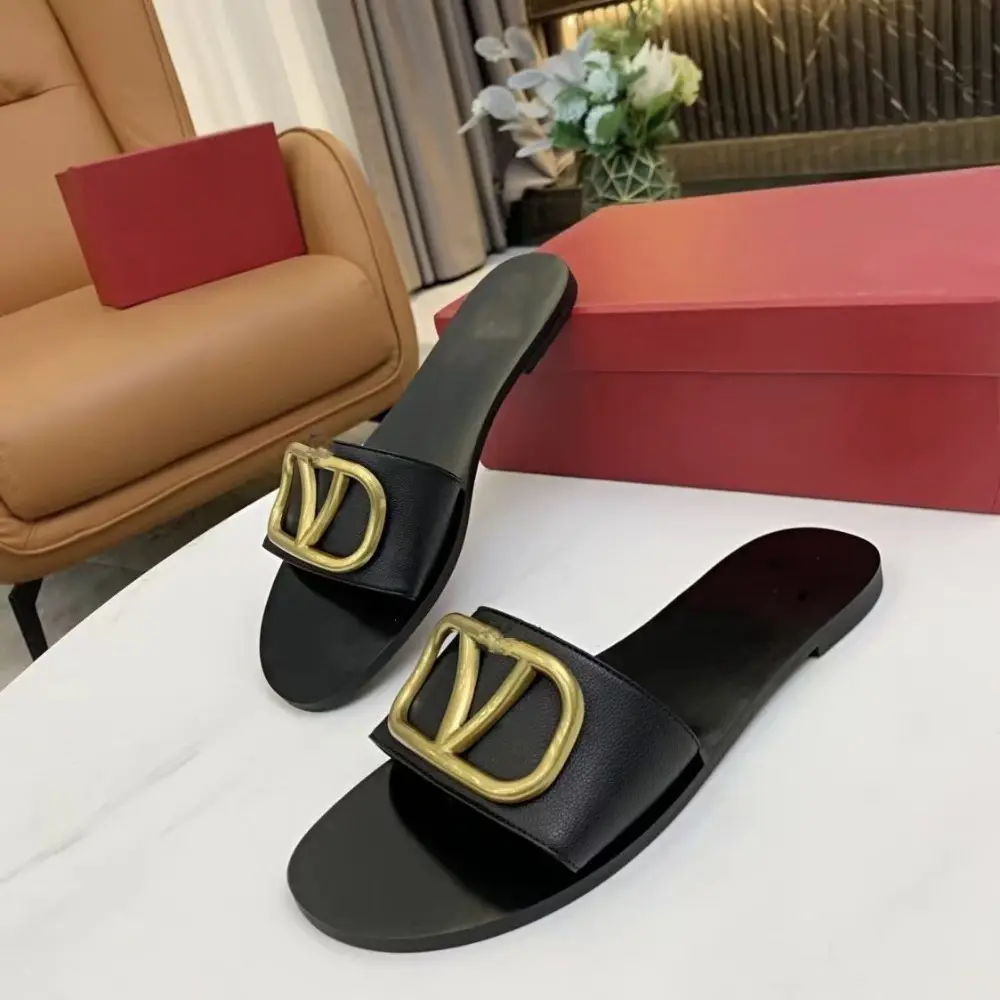 2025 new fashionable women's slippers flip flops versatile flat sandals women's shoes travel and vacation shoes