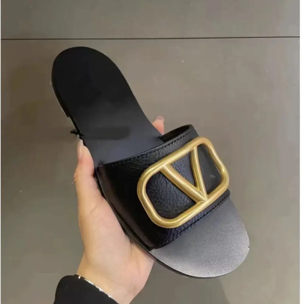 2025 new fashionable women's slippers flip flops versatile flat sandals women's shoes travel and vacation shoes