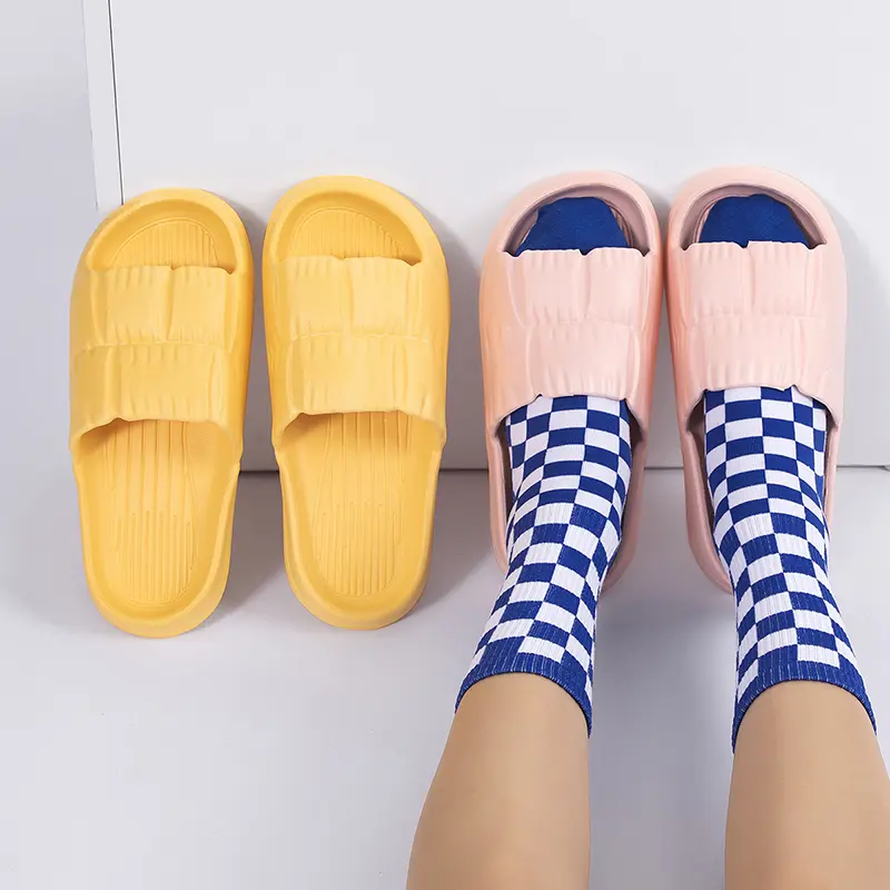 2025 Women Soft Sole Cloud Slippers Thick Platform Indoor Outdoor Beach Sandals Summer EVA Non Slip Flip Flops