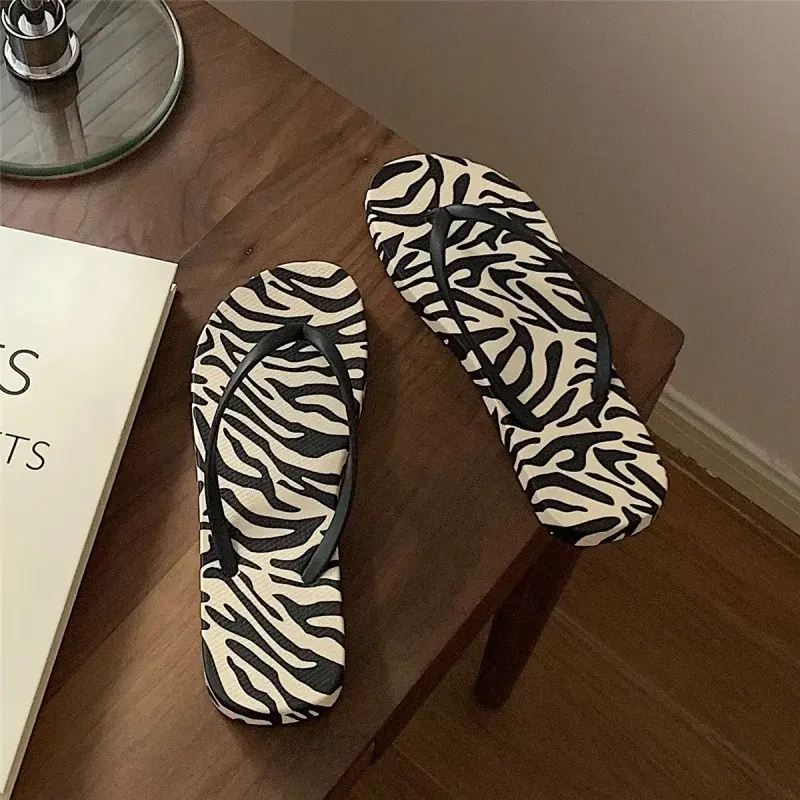 Women's Flip Flops Summer Outdoor Fashion Slippers New soft-soled non-slip leopard print clip-on beach shoes