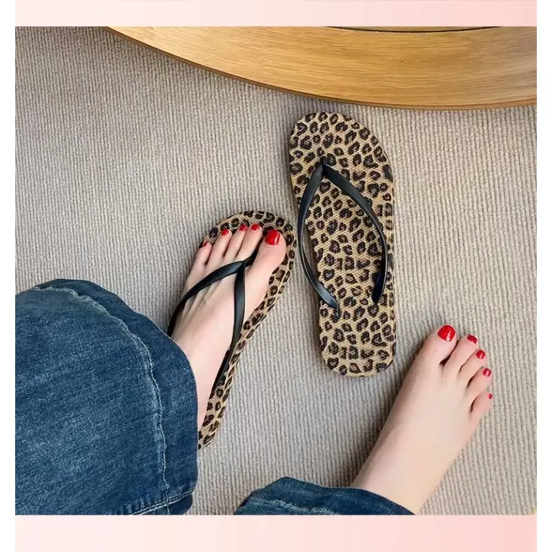 Women's Flip Flops Summer Outdoor Fashion Slippers New soft-soled non-slip leopard print clip-on beach shoes