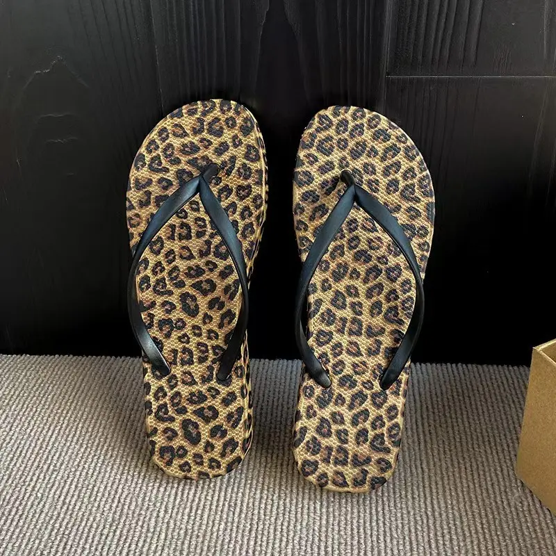 Women's Flip Flops Summer Outdoor Fashion Slippers New soft-soled non-slip leopard print clip-on beach shoes