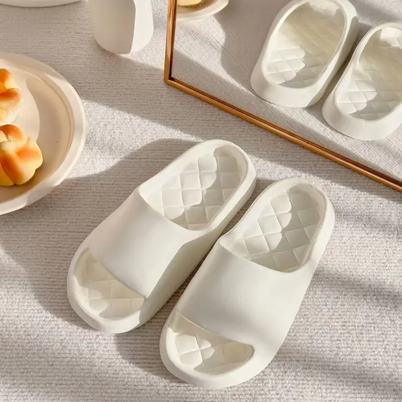 Summer Platform Cloud Slippers Women Lightweight Solid Color Soft Sole EVA Pillow Slides Woman Couple Non Slip Beach Flip Flops
