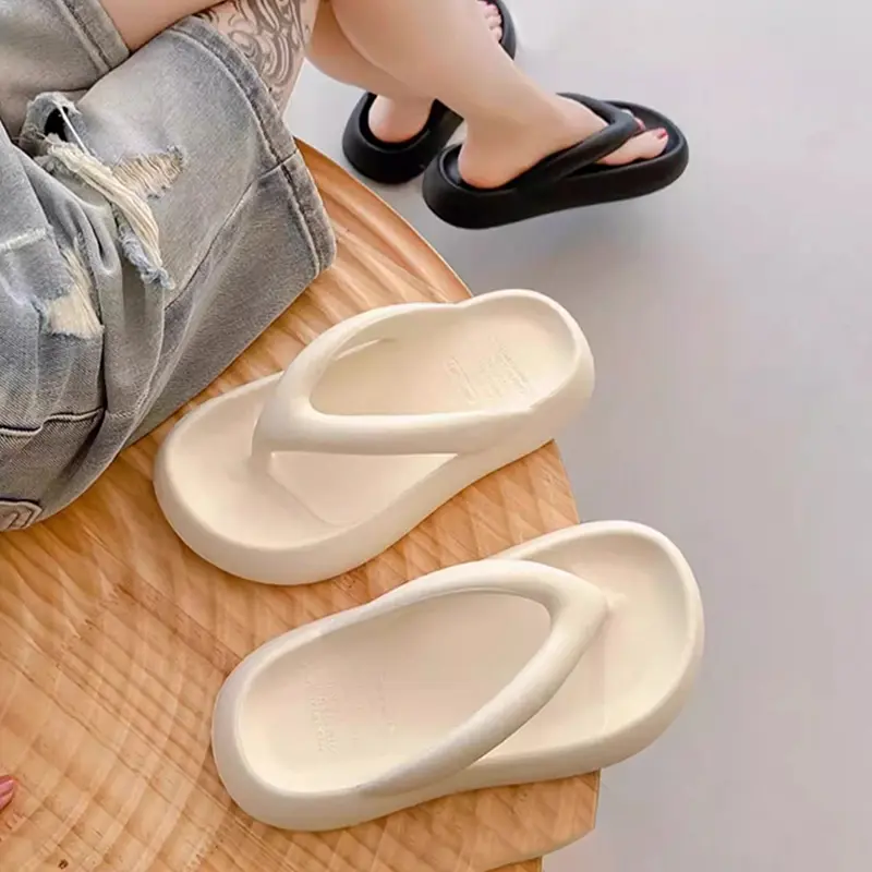 Japanese thick soled flip flops for women's summer outdoor wear 2024 new EVA anti slip anti odor height increasing beach shoes