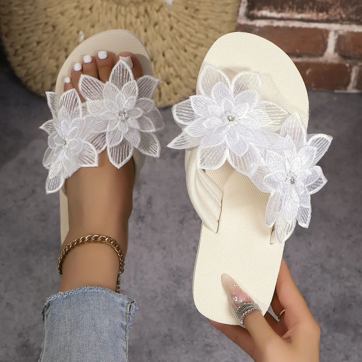 Flower Decor Wedge Flip Flops Women 2025 Summer Clip Toe Beach Slippers Woman Lightweight Non Slip Platform Sandals Slides Mujer