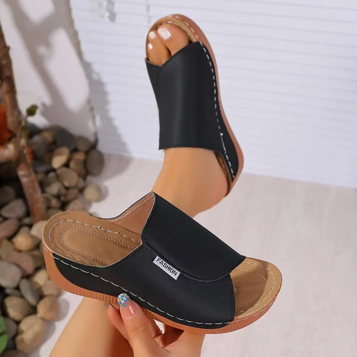 Women's Retro Lightweight Wedge Slippers 2025 Summer Thick Bottom Platform Sandals Woman Plus Size 43 Non Slip Beach Shoes