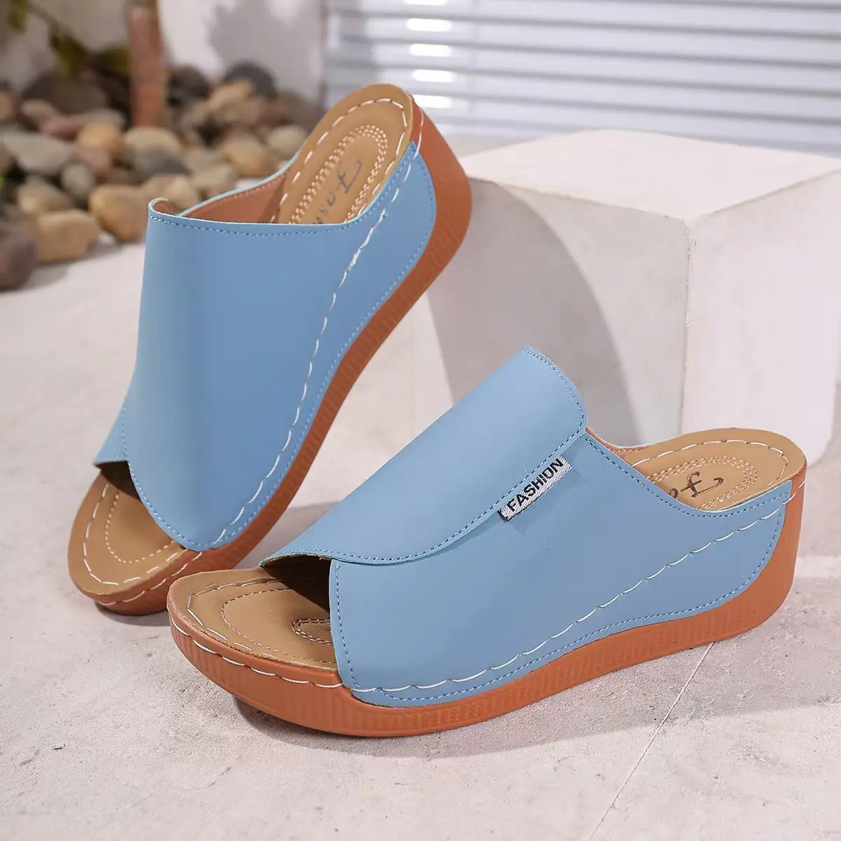 Women's Retro Lightweight Wedge Slippers 2025 Summer Thick Bottom Platform Sandals Woman Plus Size 43 Non Slip Beach Shoes