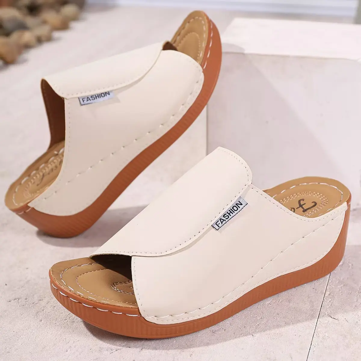 Women's Retro Lightweight Wedge Slippers 2025 Summer Thick Bottom Platform Sandals Woman Plus Size 43 Non Slip Beach Shoes