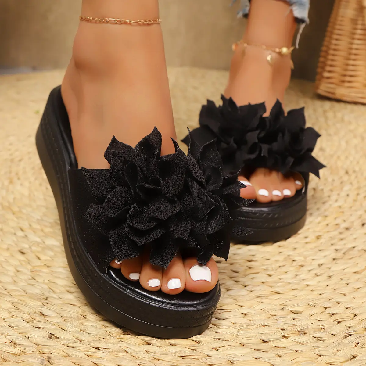 Women's Flower Decor Wedge Slippers 2025 Summer Chunky Platform Sandals Woman Plus Size 43 Non Slip Thick Bottom Beach Slides