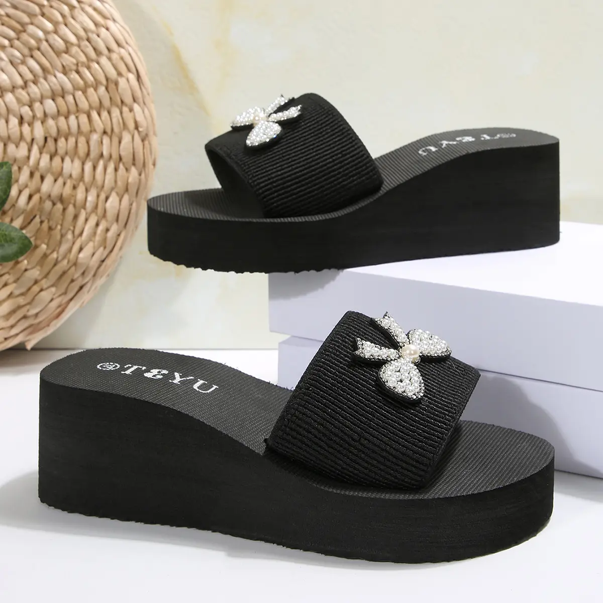 Pearl Bowtie Decor Wedge Slippers Women 2025 Summer Thick Bottom Platform Sandals Woman Lightweight Non Slip Beach Slides Mujer