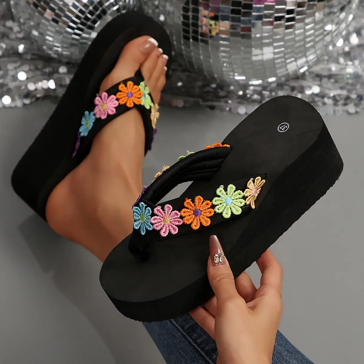 Flower Embroidery Wedge Slippers Women 2025 Summer Lightweight Non Slip Beach Flop Flops Woman Clip Toe Platform Sandals Slides
