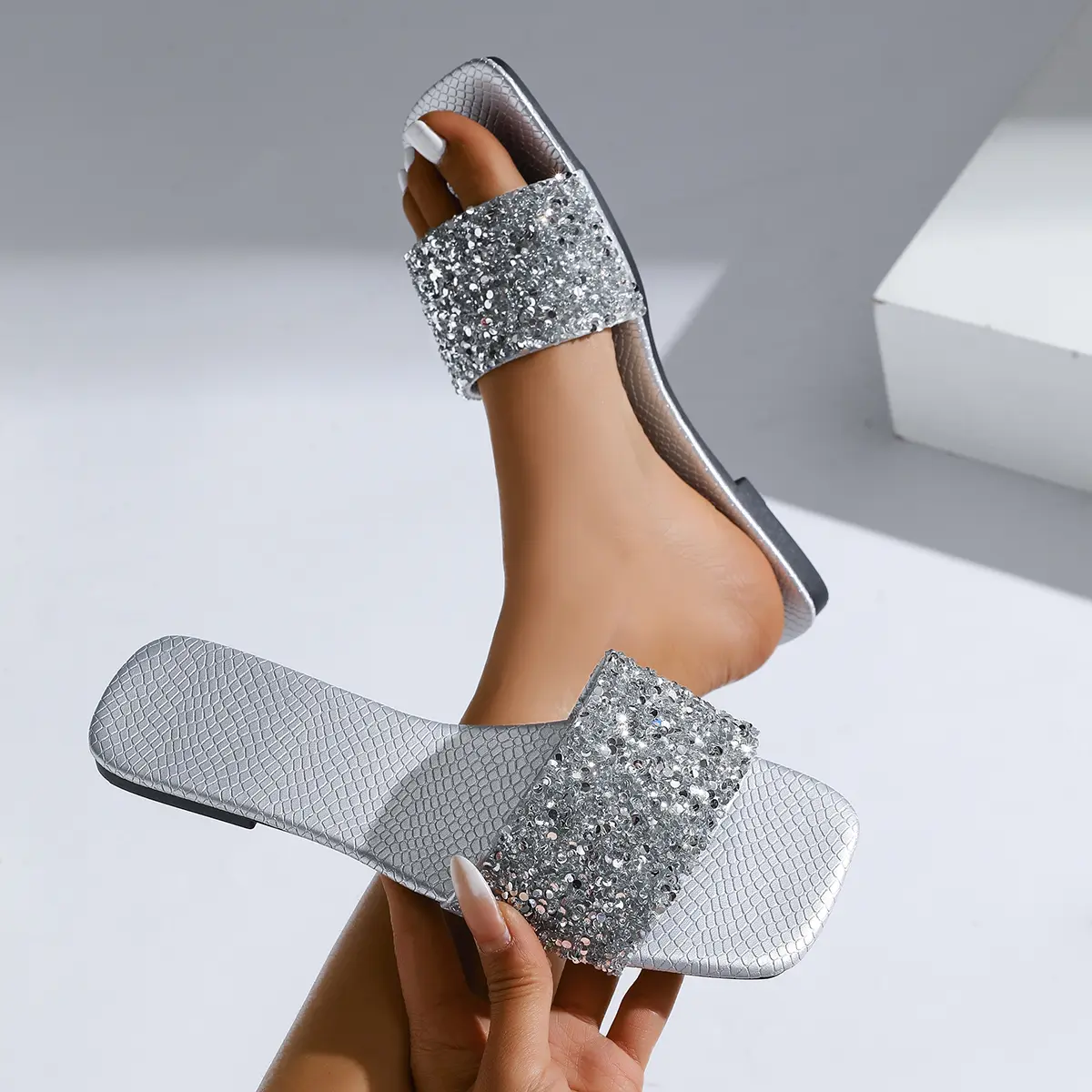 Women's Fashion Silver Sequin Flat Sandals 2025 Summer Open Toe Outdoor Slippers Woman Plus Size 43 Footwear Zapatos De Mujer