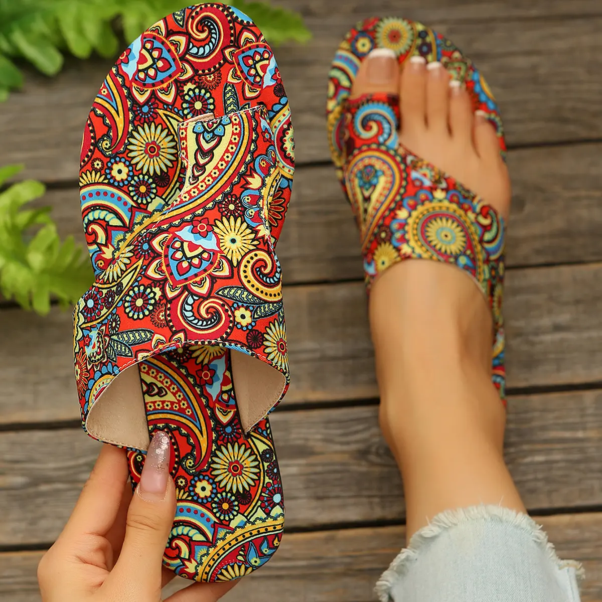 Bohemia Style Flat Sandals Women 2025 Summer Light Clip Toe Outdoor Slippers Woman Plus Size 43 Retro Gladiator Shoes Slides