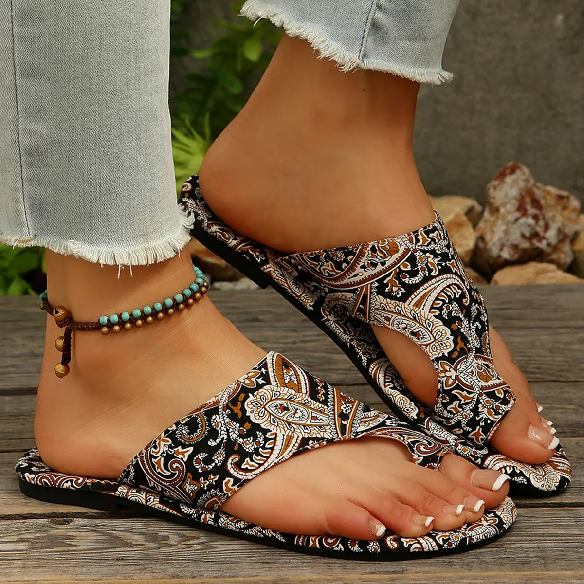 Bohemia Style Flat Sandals Women 2025 Summer Light Clip Toe Outdoor Slippers Woman Plus Size 43 Retro Gladiator Shoes Slides