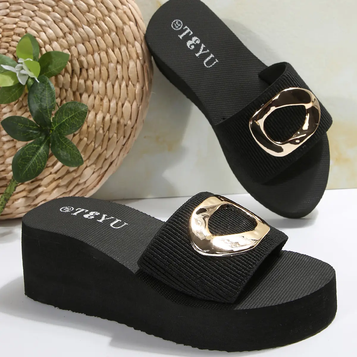 Lightweight Wedge Slippers Women 2025 Summer Thick Bottom Platform Beach Sandals Woman Plus Size 42 Non Slip Outdoor Slides