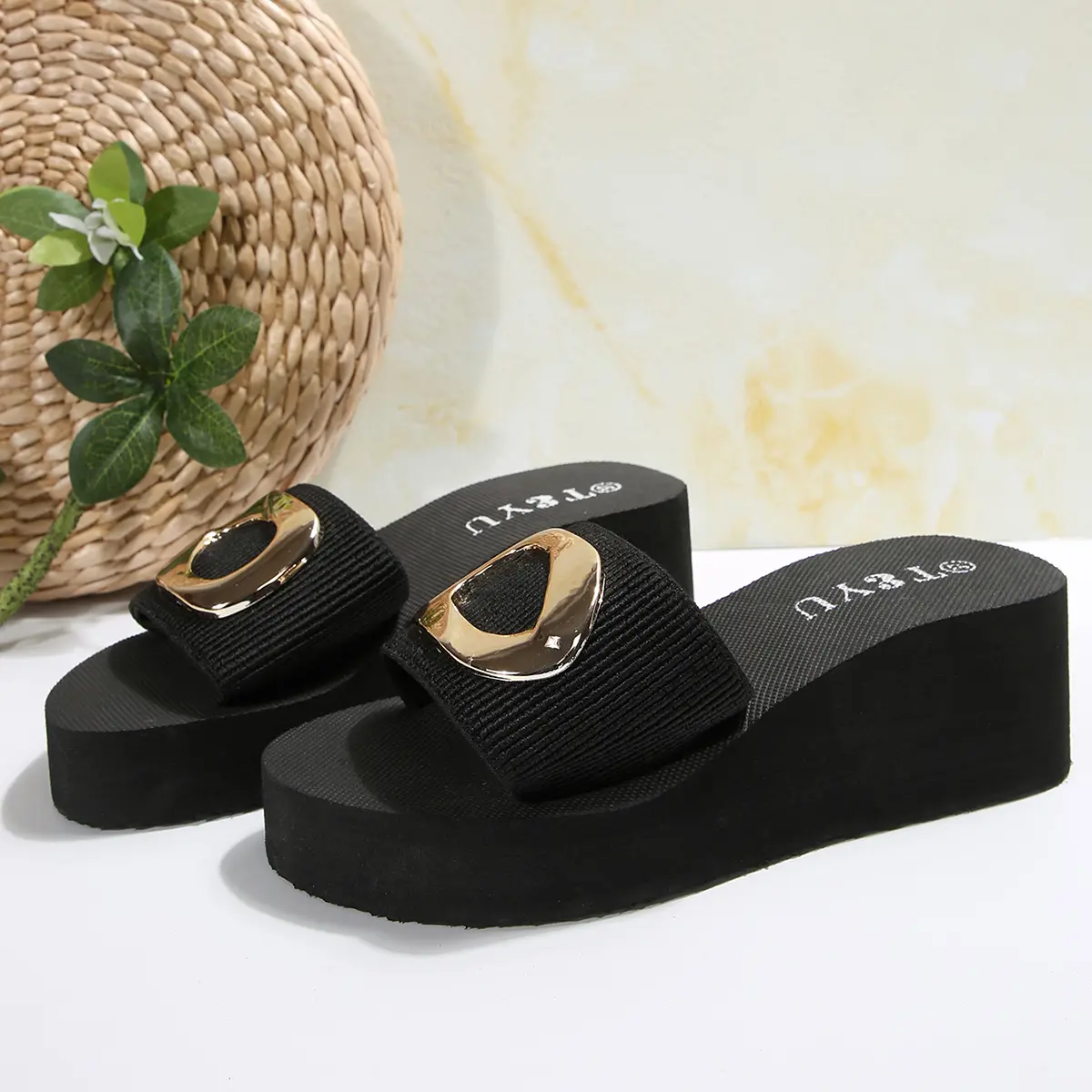 Lightweight Wedge Slippers Women 2025 Summer Thick Bottom Platform Beach Sandals Woman Plus Size 42 Non Slip Outdoor Slides