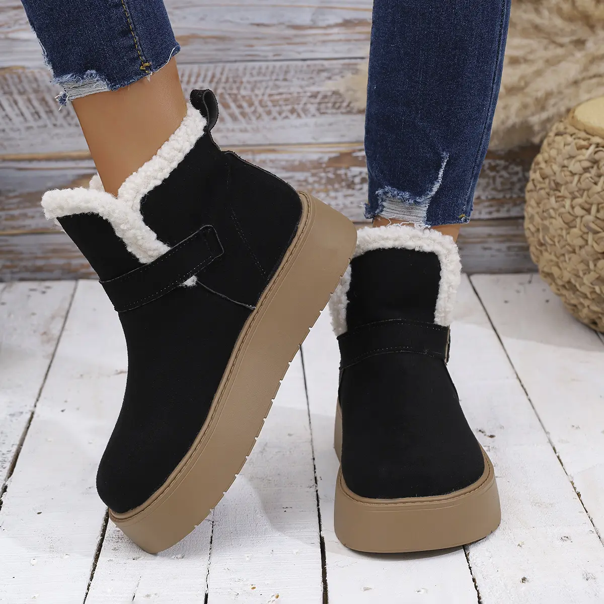 Warm Thicken Plush Thick Bottom Snow Boots Women 2025 Chunky Platform Cotton Padded Shoes Woman Plus Size 43 Winter Ankle Boots