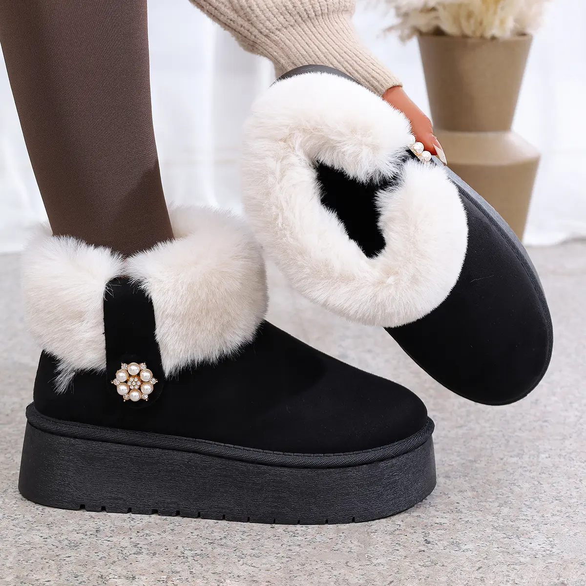 Pearl Flower Decor Snow Boots Women 2025 Winter Warm Thicken Plush Cotton Shoes Woman Non Slip Platform Ankle Boots