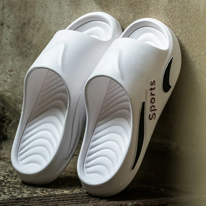 Indoor Outdoor Men Slippers 2025 Summer Lightweight Non Slip Beach Slippers Man Soft Thick Bottom Eva Cloud Slides Flip Flops