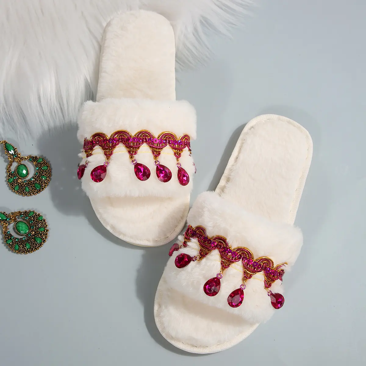 Women's Fashion Crystal Decor Plush Slippers 2025 Winter Anti Slip Flat Heels Home Shoes Woman Indoor Fluffy Faux Fur Slippers