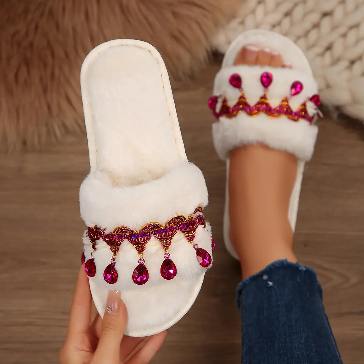 Women's Fashion Crystal Decor Plush Slippers 2025 Winter Anti Slip Flat Heels Home Shoes Woman Indoor Fluffy Faux Fur Slippers