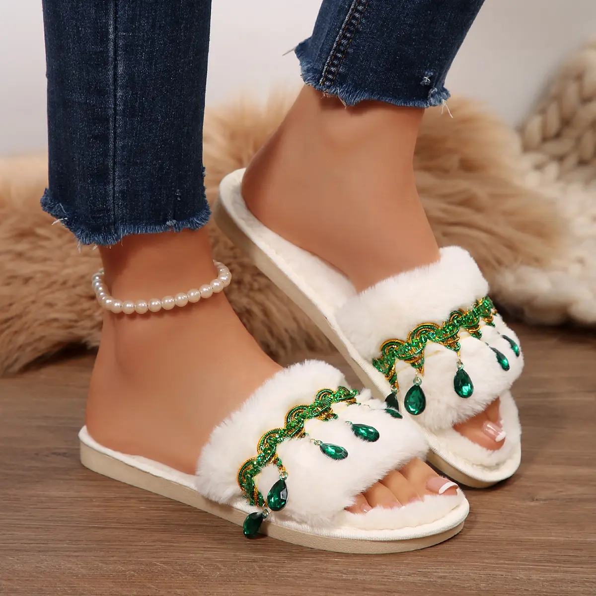 Women's Fashion Crystal Decor Plush Slippers 2025 Winter Anti Slip Flat Heels Home Shoes Woman Indoor Fluffy Faux Fur Slippers