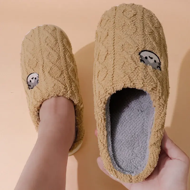 Women's Cute Cartoon Cat Cotton Slippers 2025 Winter Fuzzy Flat Heels Home Slippers Woman Comfort Soft Sole Indoor House Shoes