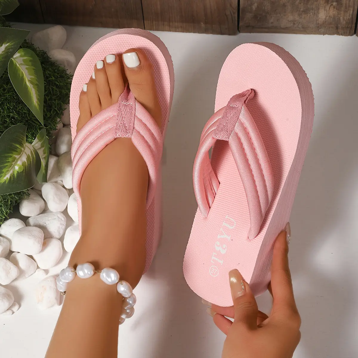Pink Clip Toe Platform Slippers Women 2025 Summer Thick Bottom Wedge Beach Flip Flops Woman Light Non Slip Outdoor Slippers