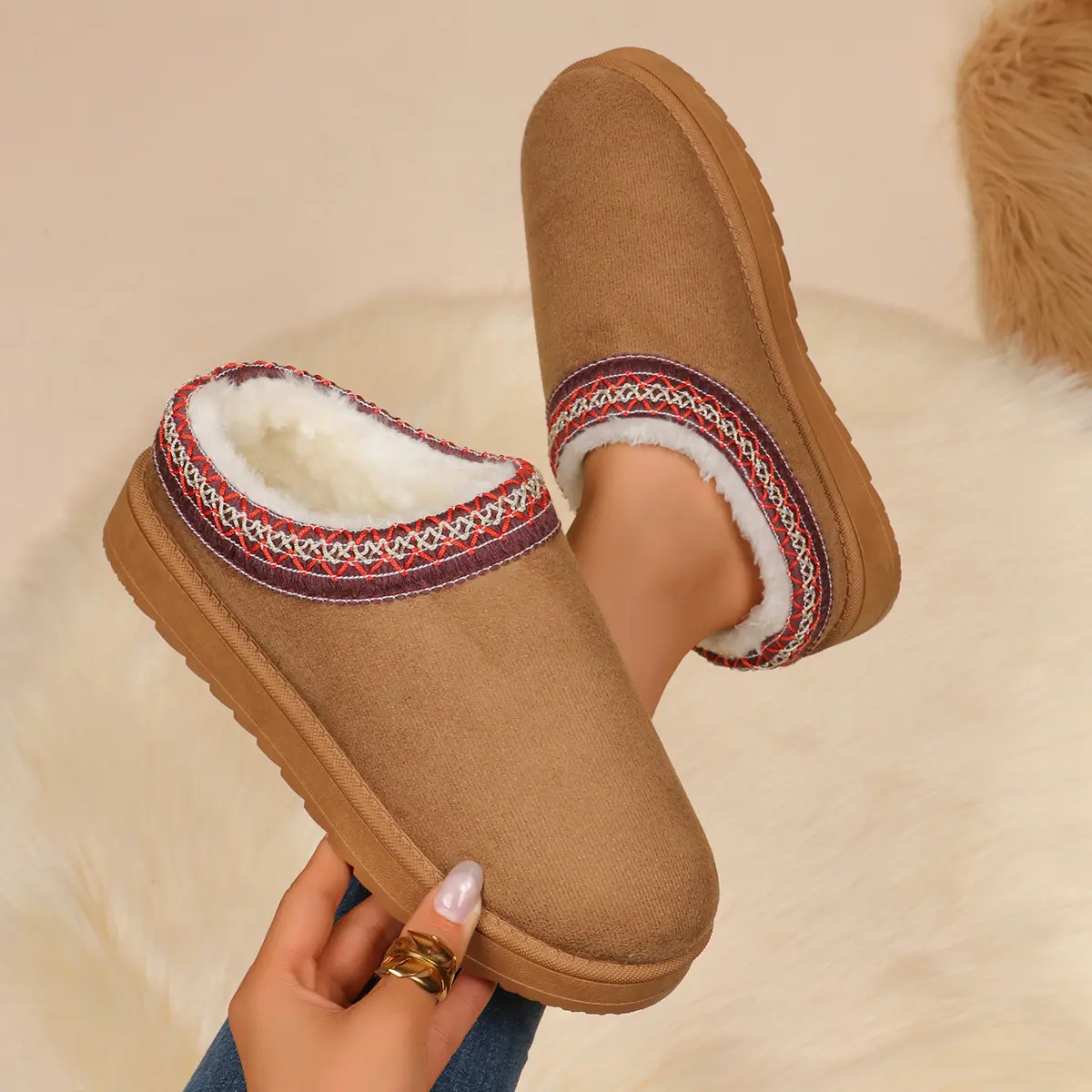 Retro Embroidery Winter Slippers 2025 Trend Warm Plush Closed Toe Cotton Slippers Woman Thick Bottom Platform Outdoor Slippers