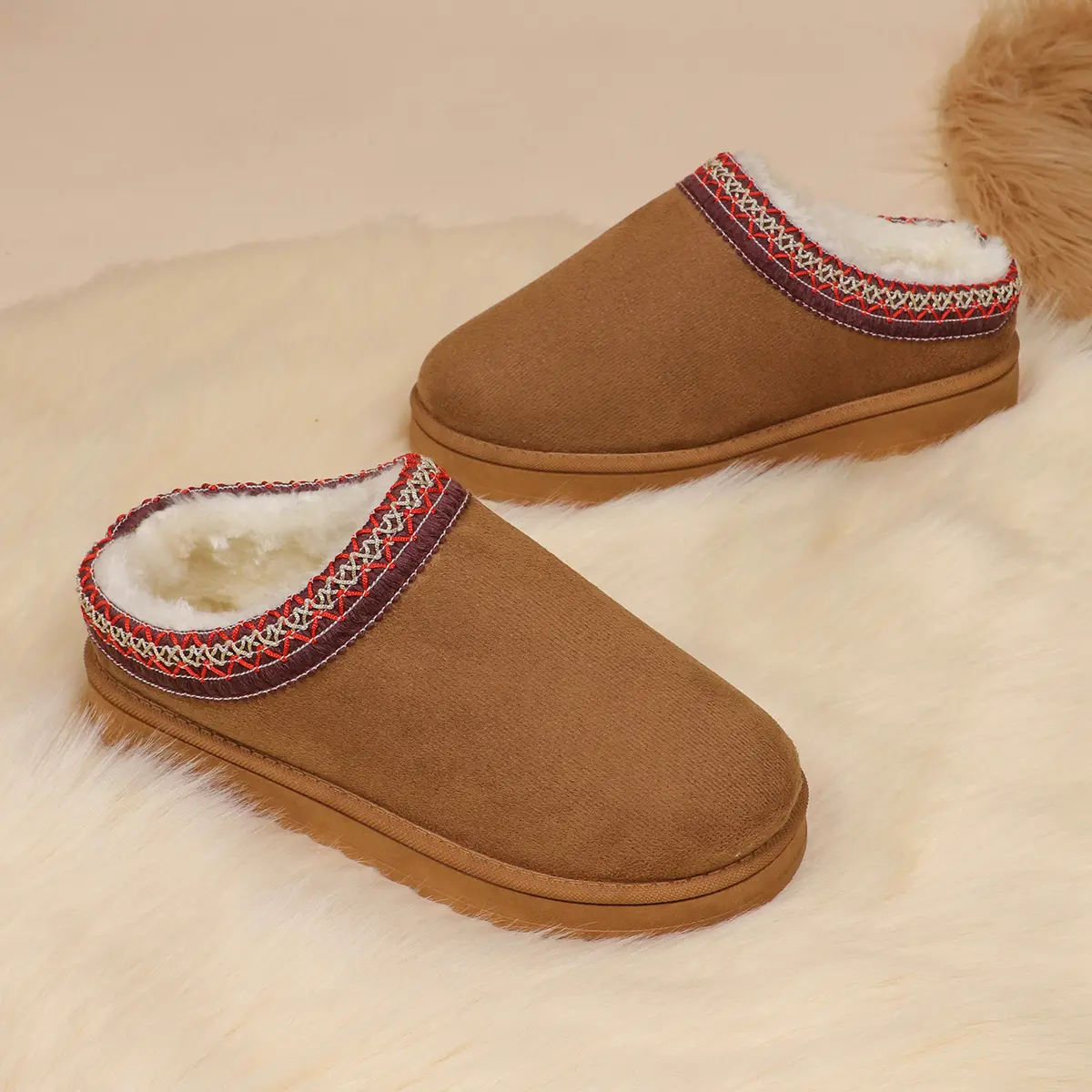 Retro Embroidery Winter Slippers 2025 Trend Warm Plush Closed Toe Cotton Slippers Woman Thick Bottom Platform Outdoor Slippers