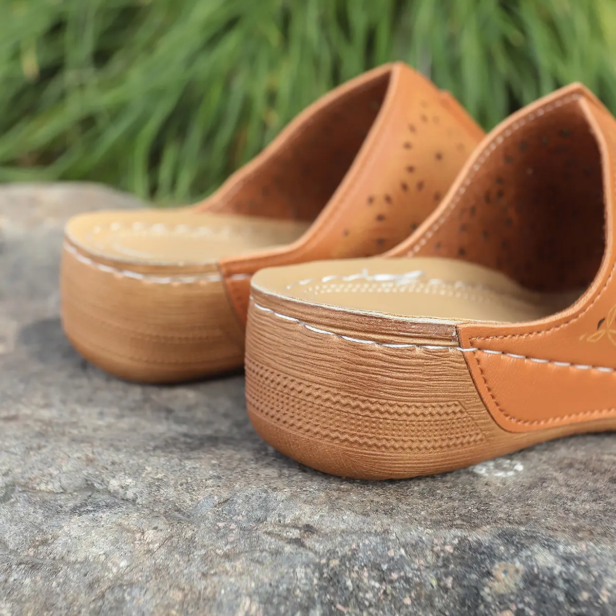 Retro Thick Bottom Wedge Sandals Women 2025 Summer Pu Leather Outdoor Platform Slippers Woman Plus Size Lightweight Beach Slides